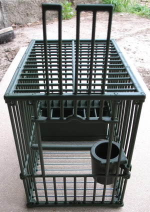 Cage à grive en plastique, arrière Cage à grive en plastique, arrière