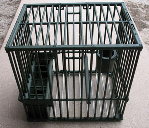 Cage à grive en plastique, côté Cage à grive en plastique, côté