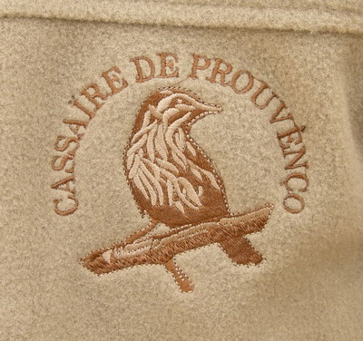 Polaire Cassa�re de Prouv�n�o, logo brod�, d�tail du logo
