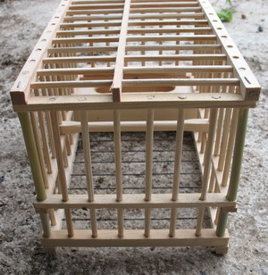 Cage à grive traditionnelle en bois pour appelant, arrière Cage à grive traditionnelle en bois pour appelant, arrière