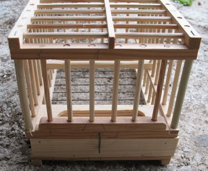 Cage à grive appelant en bois, avant Cage à grive appelant en bois, avant